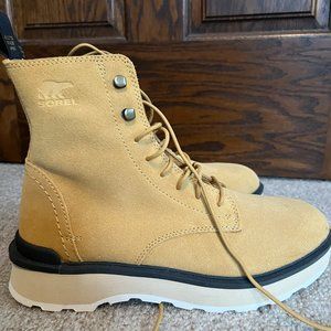 NWOT Sorel Women's Hi-Line Lace Boot Size 9